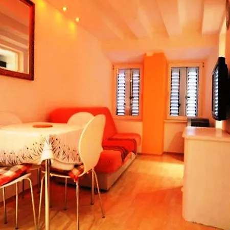 Excelsior Apartment *
